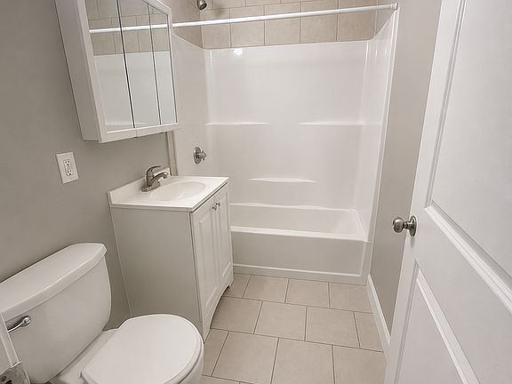2nd image of 190 Washington St #1L