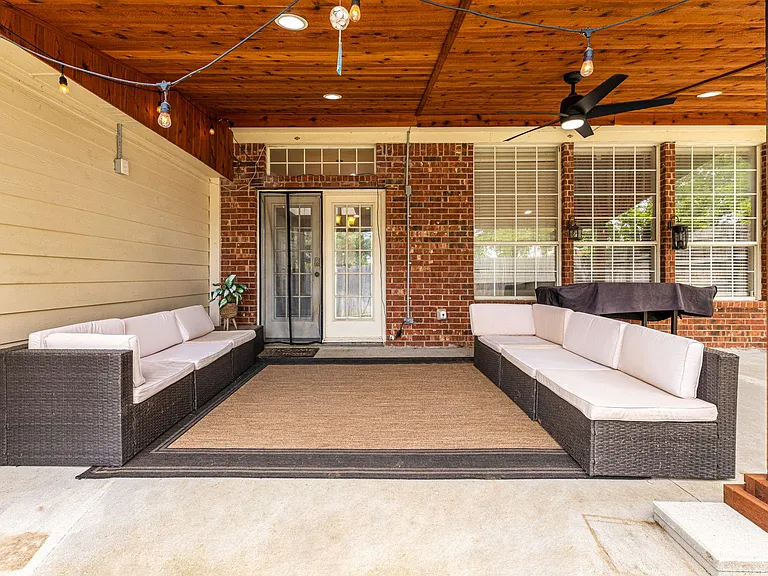 608 Laura Ln — Photo 22