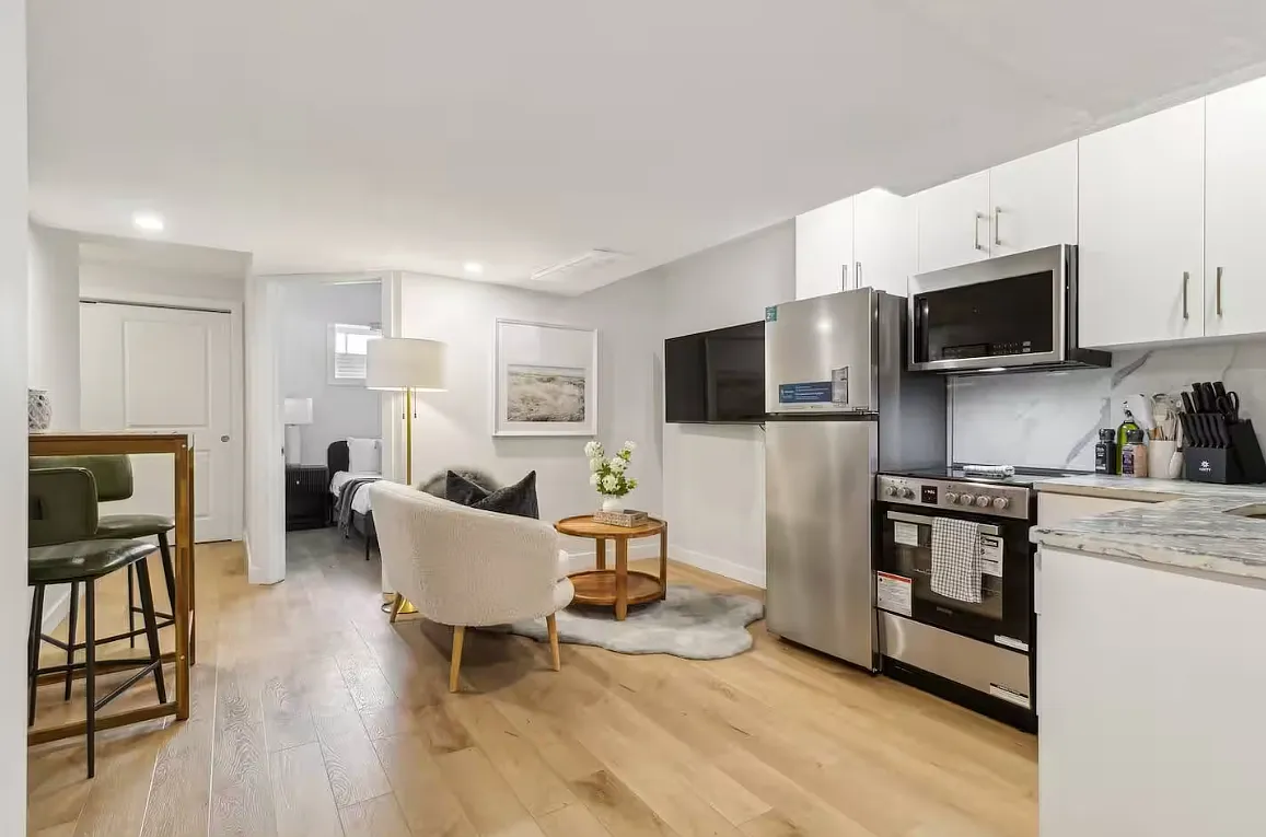 16812 31 Avenue SW — Photo 1