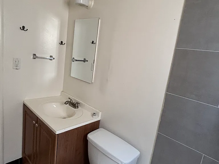 157 W Broadmoor Blvd #1 — Photo 9