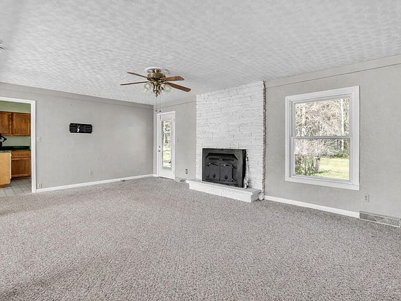 4th image of 2209 E Lincoln St