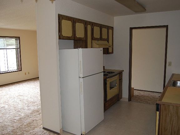 3rd image of 2037-2059 SE Pine St #2043