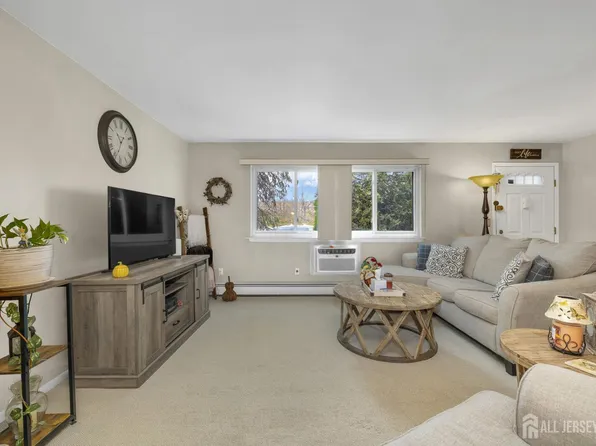 641 Cricket Ln, Elizabeth, NJ 07208