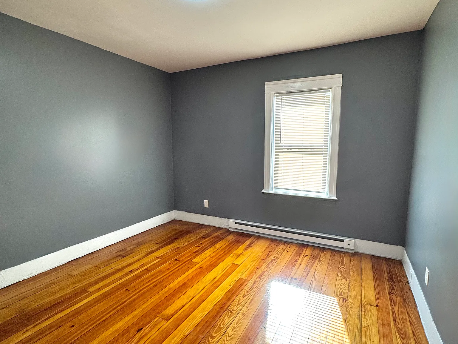 3 bed, 1150 sqft, $1,850 — Photo 3