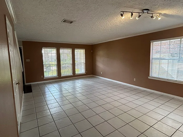 13818 Dentwood Dr — Photo 14