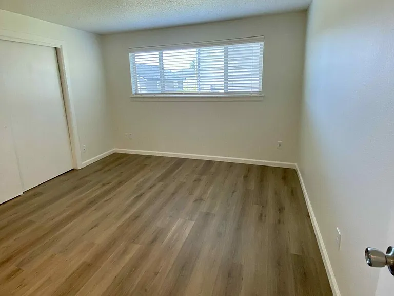 Timberlane Apartments — Photo 14