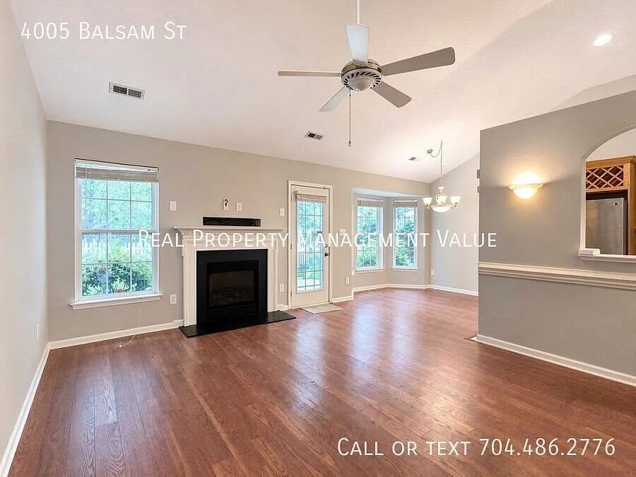 Rent Reduced! Charming 3-Bedroom Home in Lake Park with Community Amenities — Photo 2