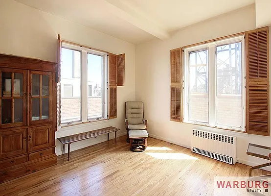 Sold by Warburg | media 8