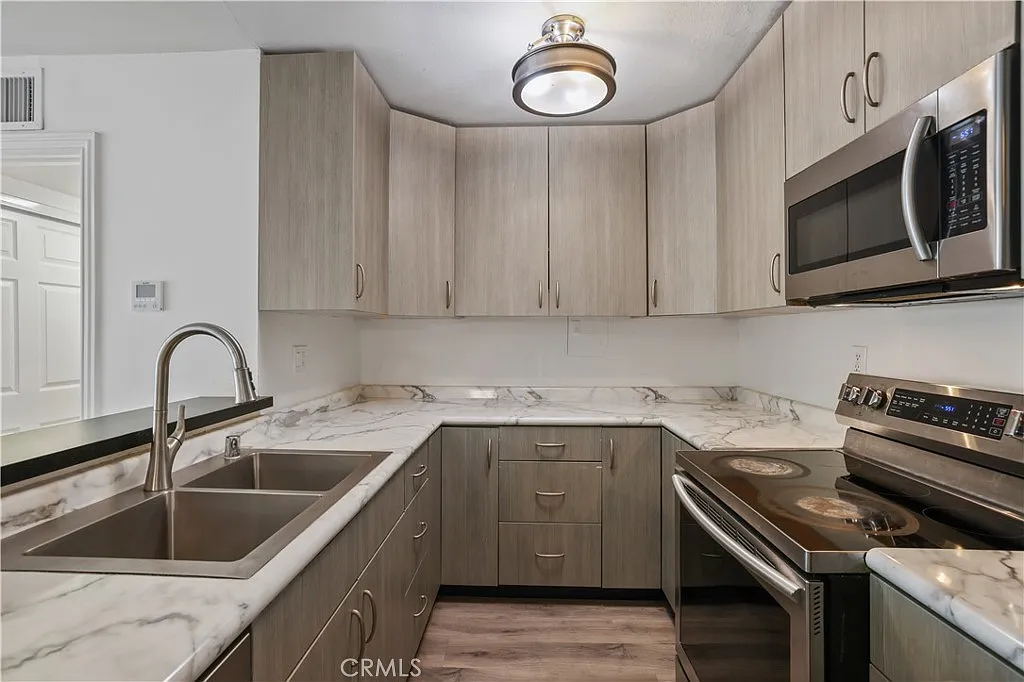 23515 Lyons Ave Unit 281 photo 1