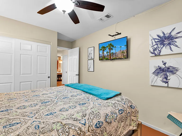52420 Avenida Juarez — Photo 24