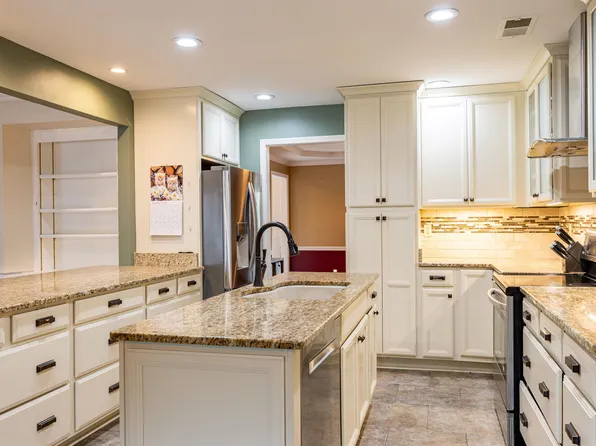 6584 Star Valley Dr, Memphis, TN 38134