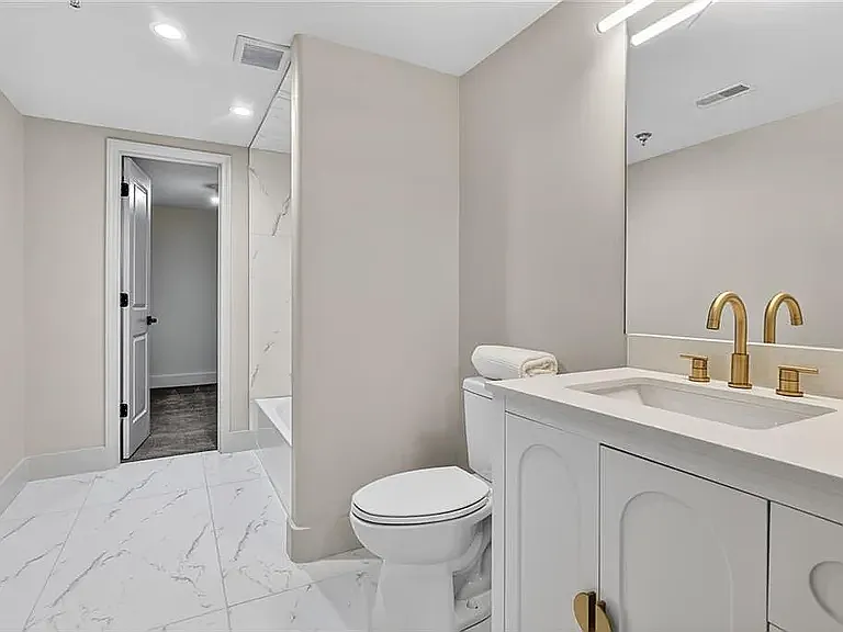 600 E Admiral Blvd — Photo 4