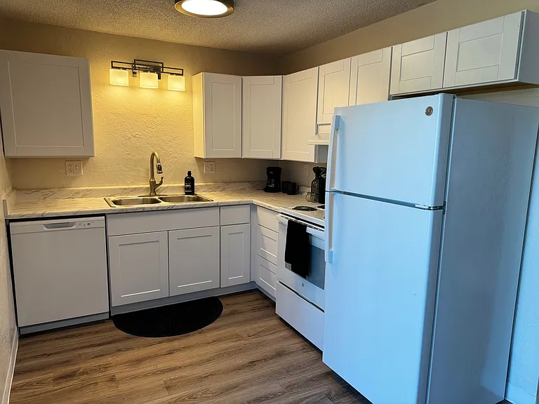 Gateway Village Apartments — Photo 6