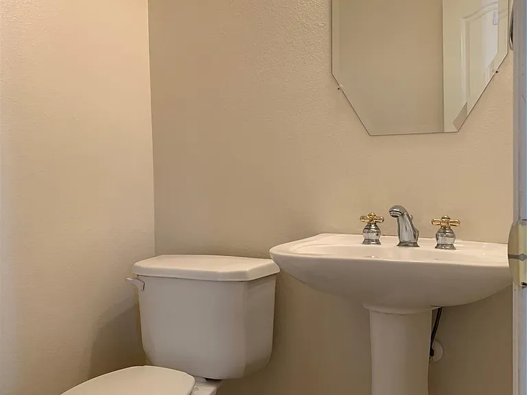 2516 Brittany Lakes Dr — Photo 11