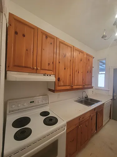 300 Princess Ave Photo 1