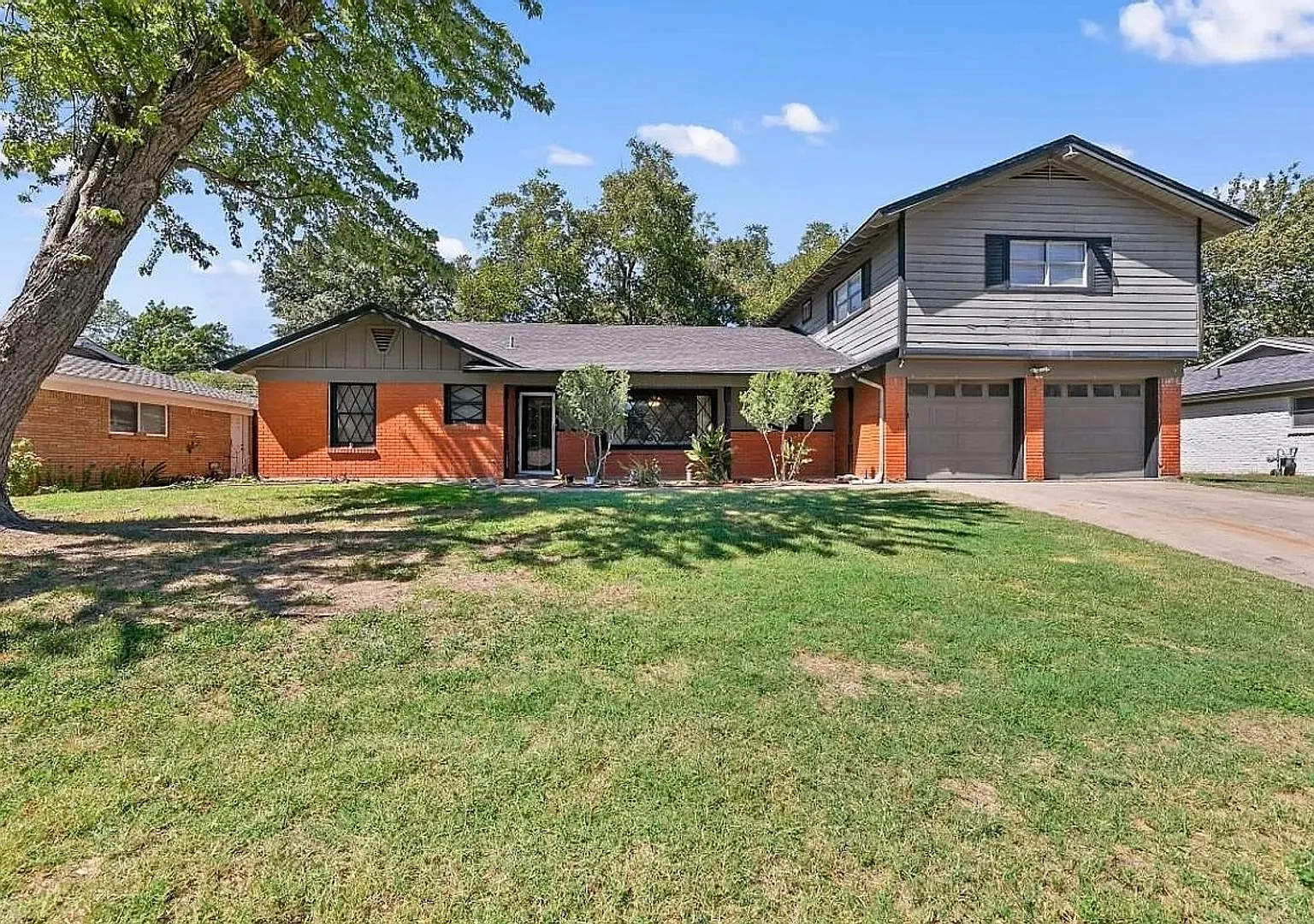 Spacious. Newly Remodeled 6BR House in Fort Worth — Photo 1