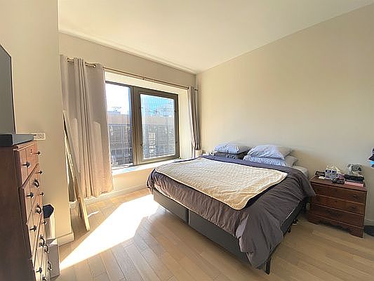 4th image of 75 Wall St APT 28B