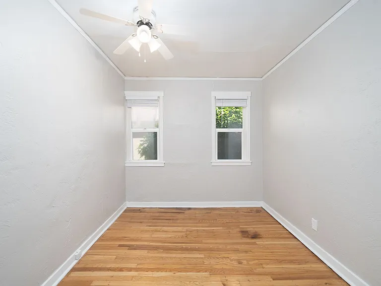 Columbia Court Apartments — Photo 14