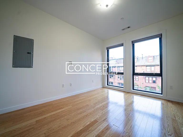Diamond Fenway — Photo 44