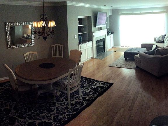 Dining Area Into Living Room : Great living space opening to a private patio.