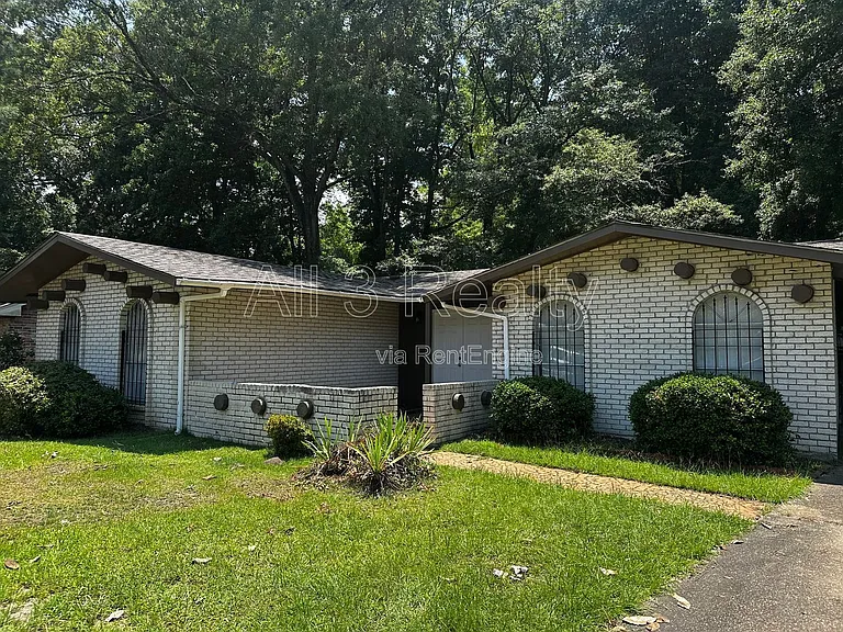 1429 Dunbarton Rd — Photo 2