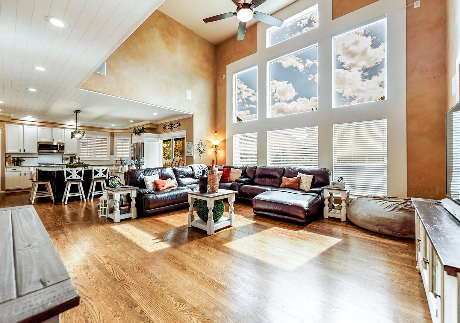Beautiful 6 Bed + Office in Pine Creek| D20| Pikes Peak Views — Photo 2