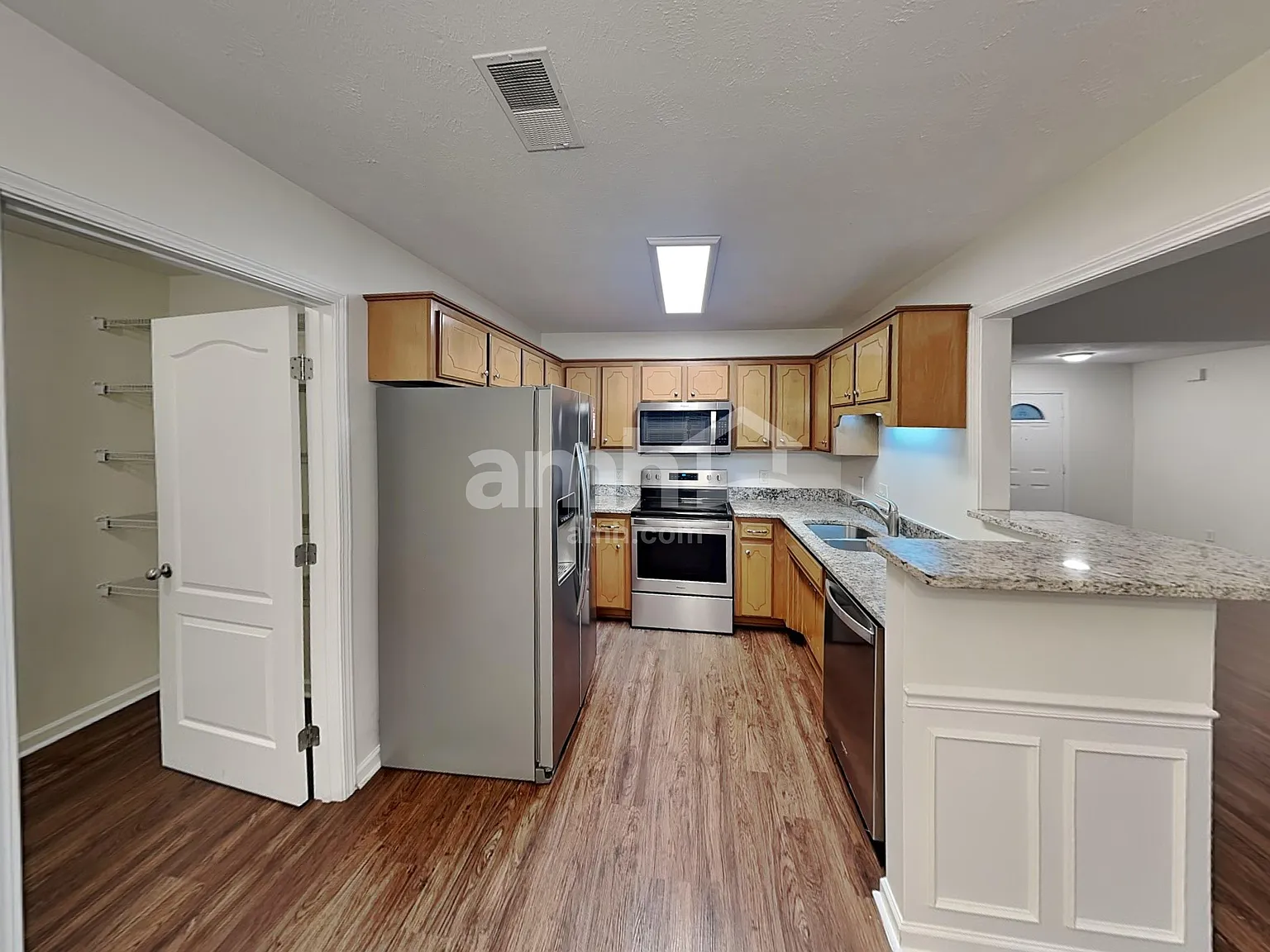4 bed, 2.0 bath, 1640 sqft, $2,325 — Photo 3