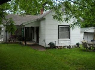 1127 Lyon St, Carthage, MO 64836