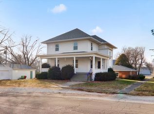 201 S Main St, Le Roy, IL 61752