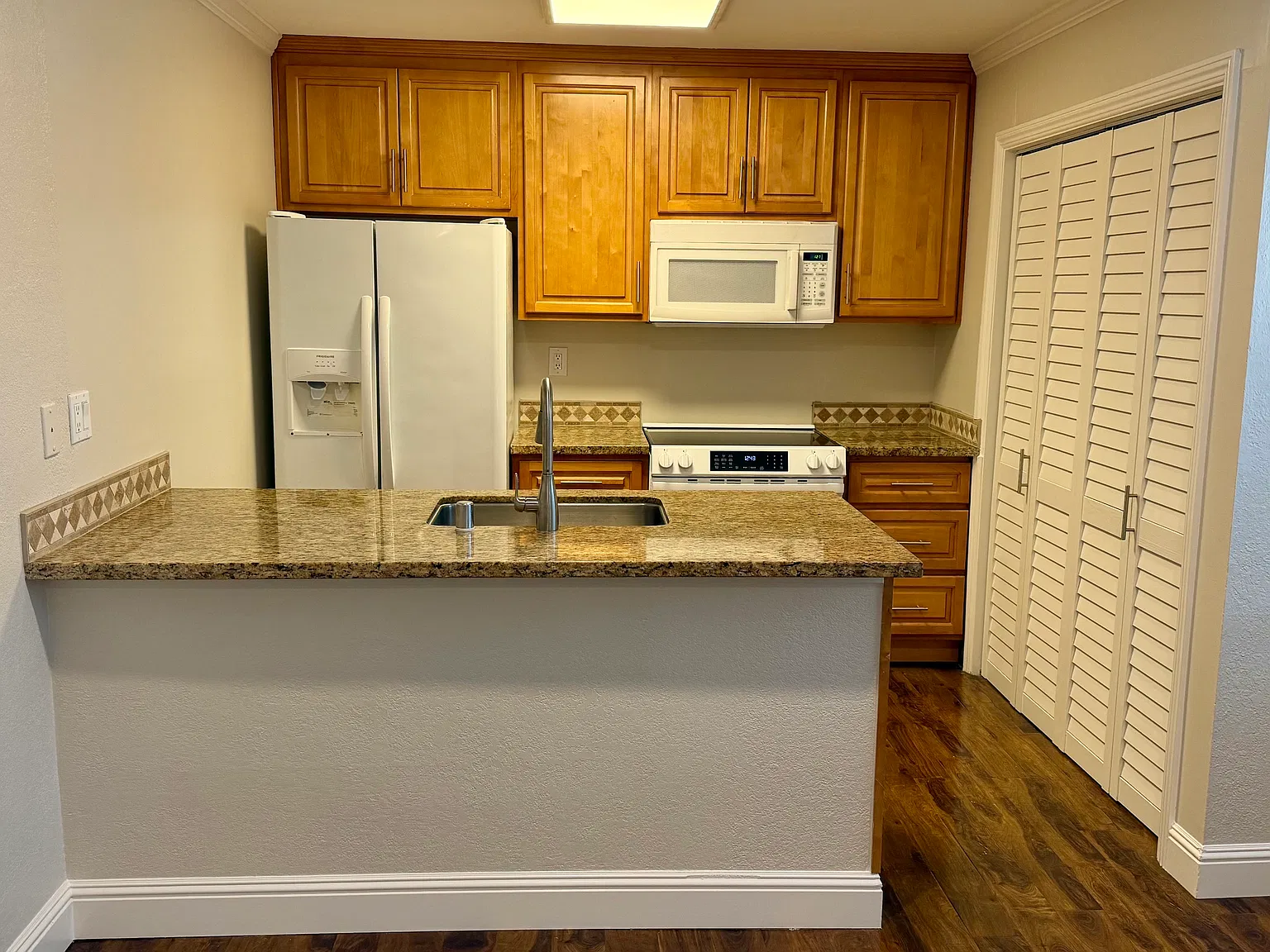 2 bed, 810 sqft, $2,900 — Photo 3