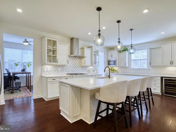 8109 Zoe Pl, Alexandria, VA 22306