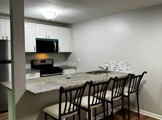 16W575 79th St APT 106, Willowbrook, IL 60527