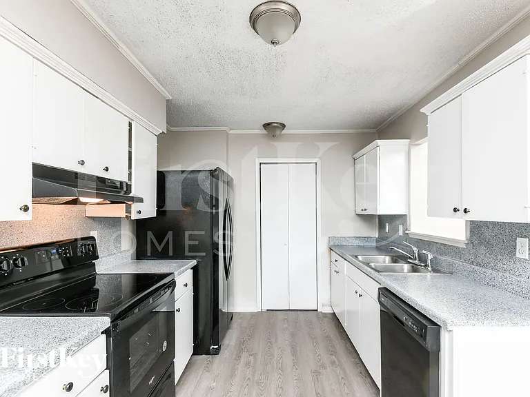 3630 Williamsburg Dr — Photo 5
