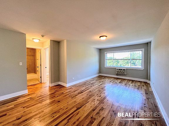 2nd image of 696 Elm Pl APT 301