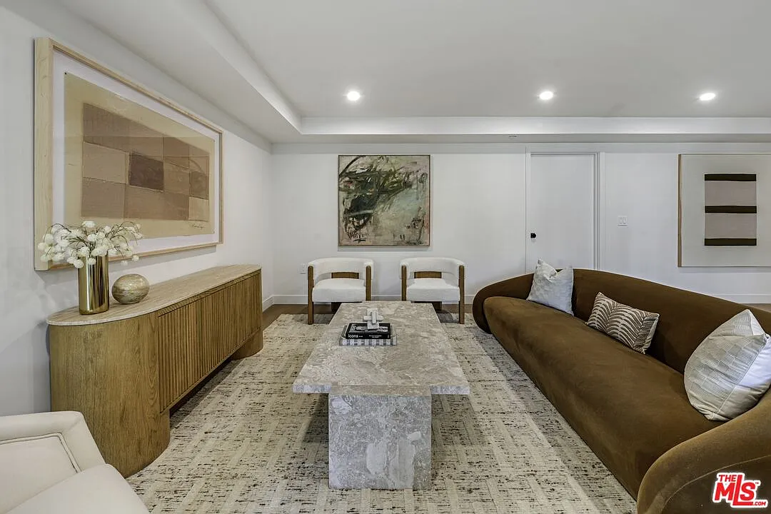 2 bed, 2.5 bath, $15,500 — Photo 2