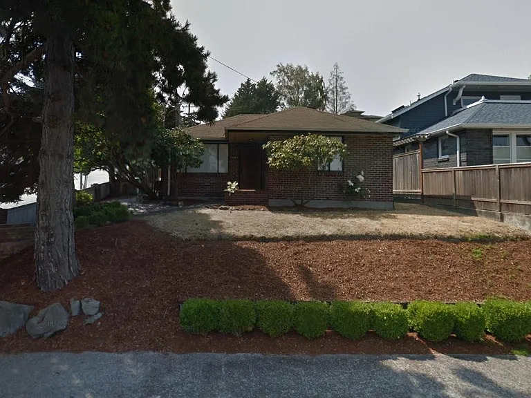 6503 38th Ave NE — Photo 3
