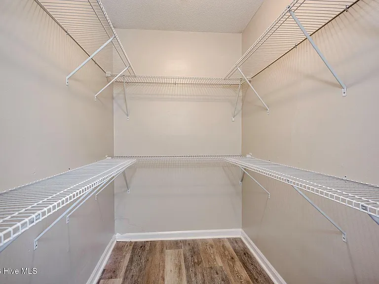 152 Holiday Dr — Photo 30