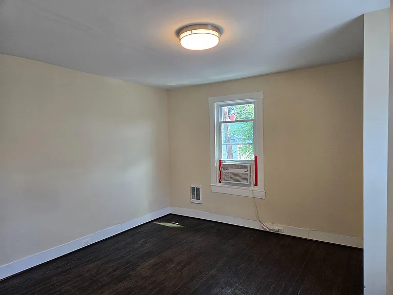 24 E Pall Mall St — Photo 4