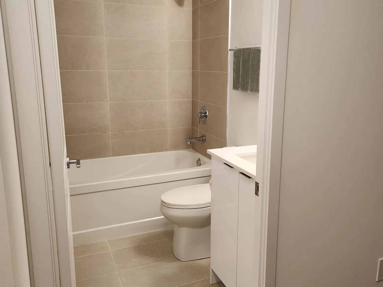 2 bed, $2,500 — Photo 4