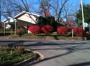 912 W Oklahoma St, Branson, MO 65616