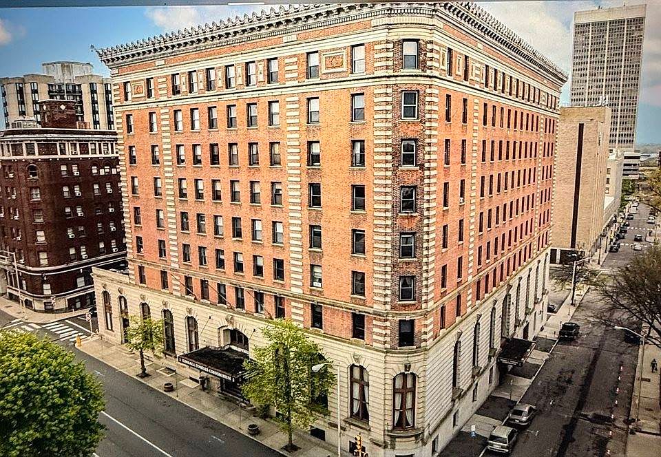 1st image of 140 Chestnut St APT 604