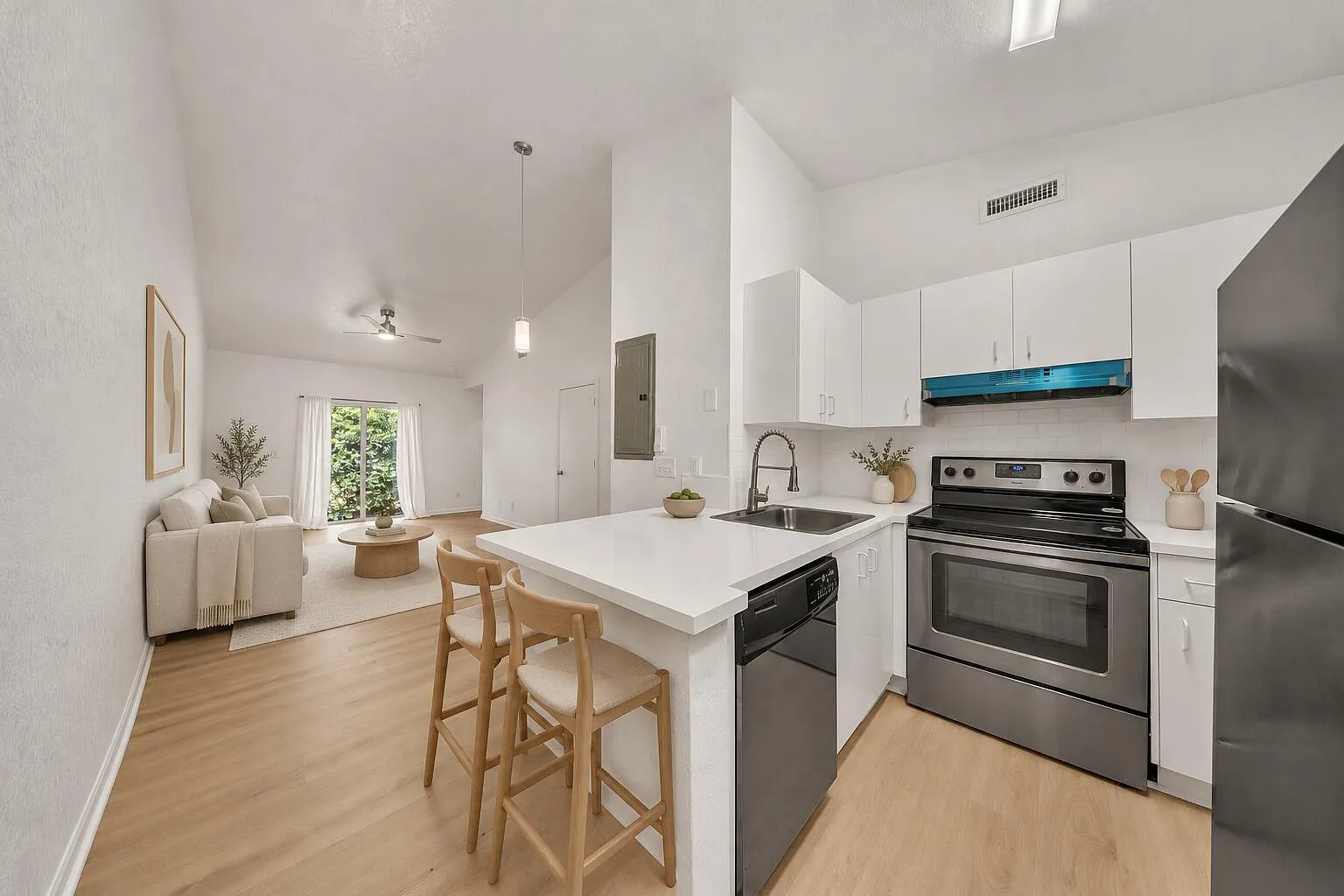 2 bed, 2.0 bath, 950 sqft, $2,399 — Photo 3