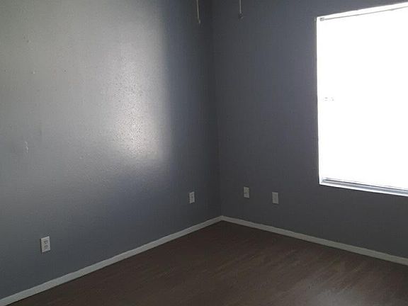 5th image of 830 Stadium Dr