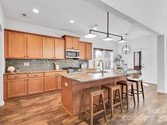 5th image of 8214 Aspen Ct