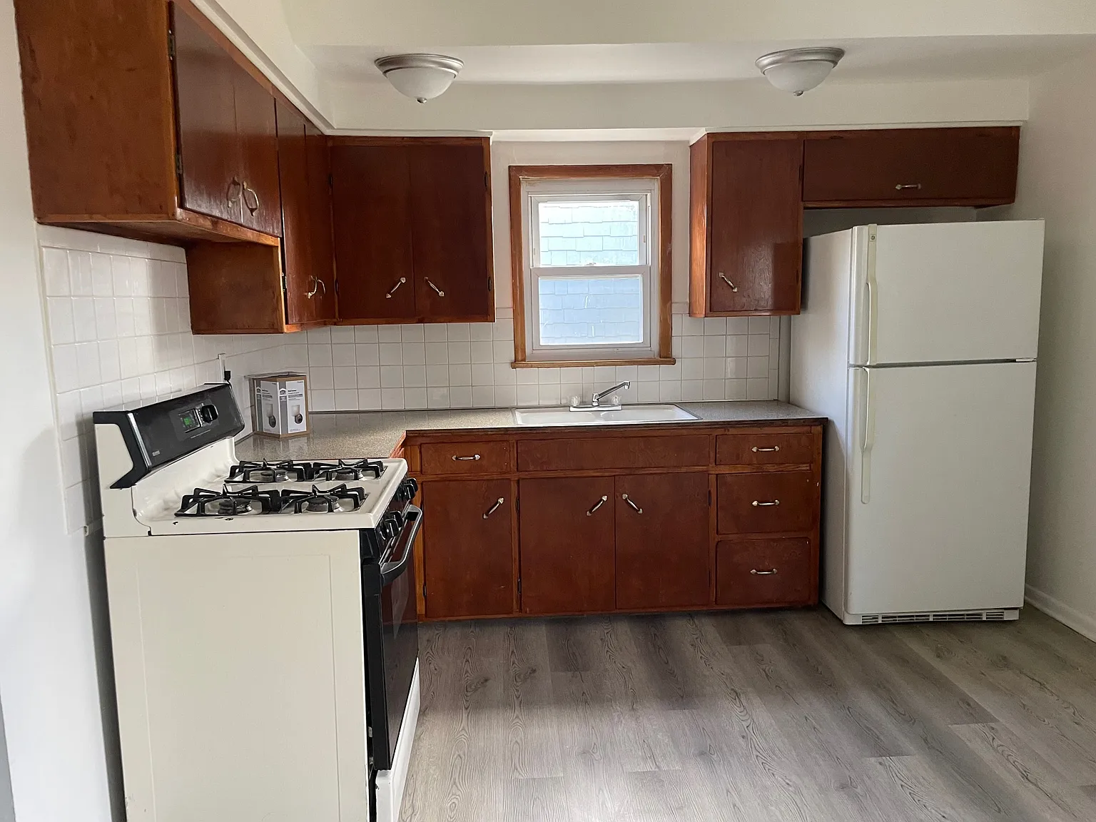 Welcome to your new home in Euclid! cozy newly renovated 2 bedroom, 1 bath — Photo 4