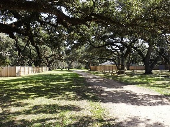 5th image of 217 Oak Cluster Dr
