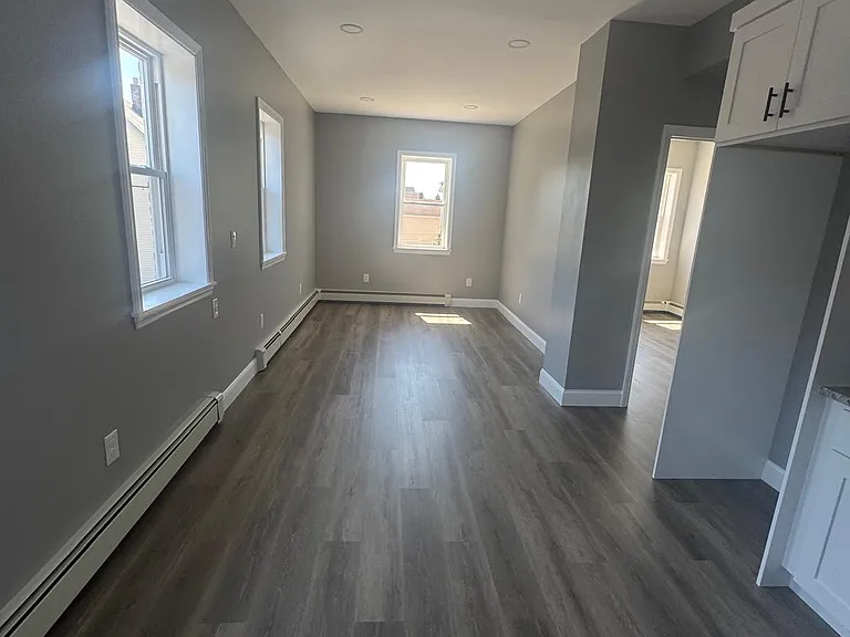 87 Jewell St #2R — Photo 3