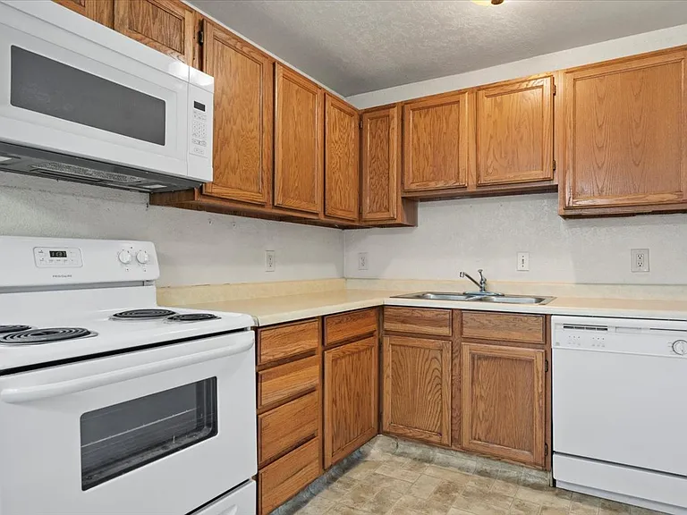 724 W 1720 N #103 — Photo 13