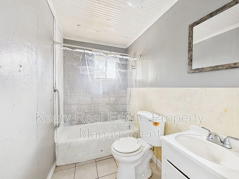 704 13th St — Photo 10