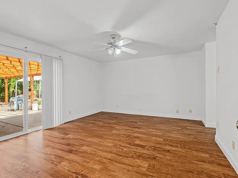 935 Springoak Way — Photo 7